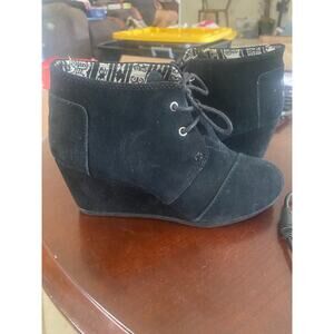 Toms Kala Ankle Desert Bootie Boots Womens Size 6.5 Black Suede Wedge Lace Up
